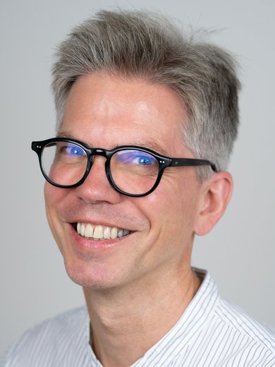 Portraitfoto von Lutz Wiechert, Gesch&auml;ftsf&uuml;hrer von FELD M